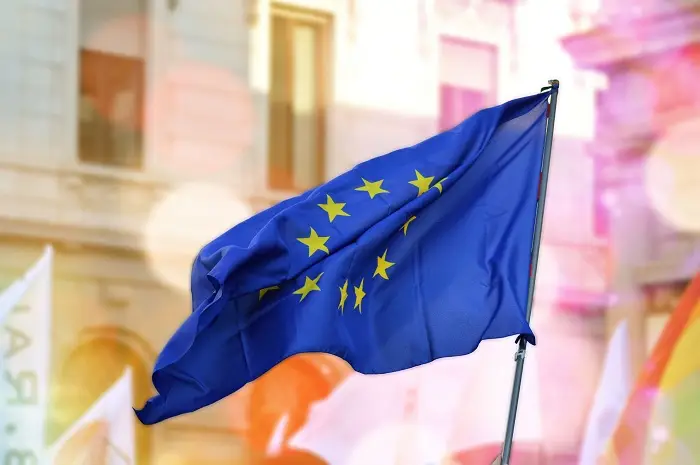 Dyrektywa unijna - flaga Unii Europejskiej