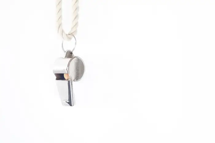 Whistleblowing - gwizdek na białym tle