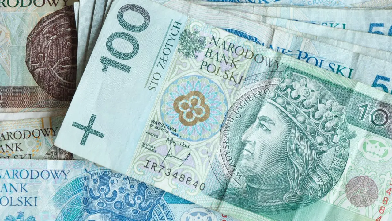Polskie pieniądze 100 zł; 50 zł; 10 zł