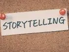 Storytelling - napis na kartce przypiętej do tablicy korkowej