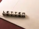 List intencyjny - list, a na nim napis letter ułożony z klocków