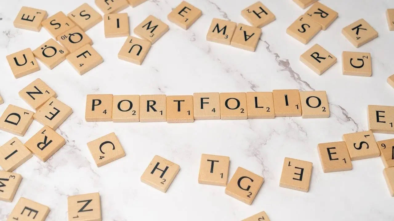 Portfolio - napis z klocków