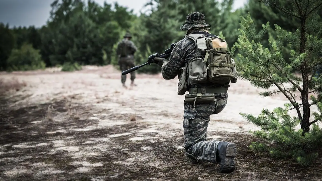 Kwalifikacja wojskowa 2025 - żołnierz na poligonie