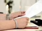 Rezygnacja z PPK - dokument w dłoni
