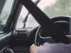 Strajk kierowców Uber i Bolt - kierowca w samochodzie