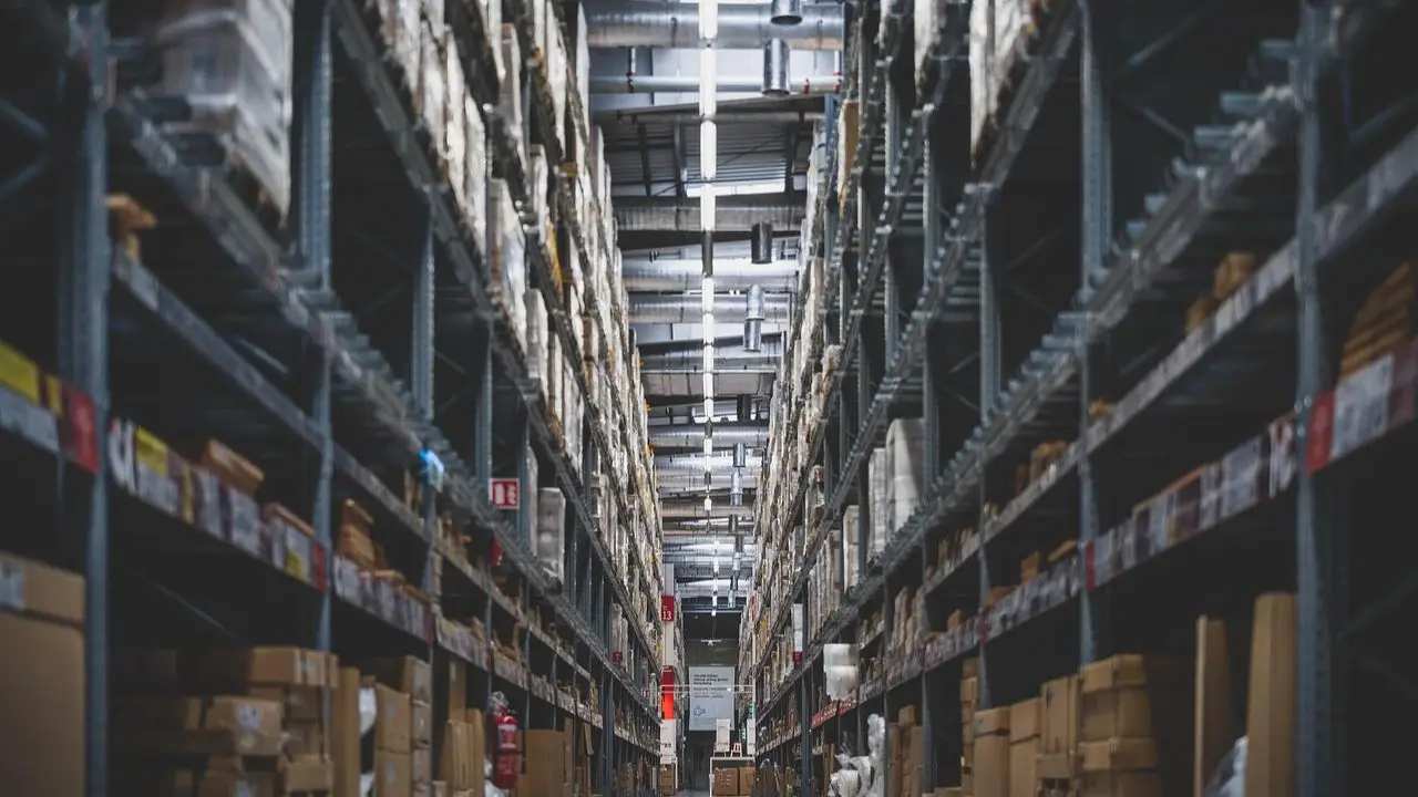 Zalando zwolnienia - symboliczne zdjęcie przykładowego magazynu