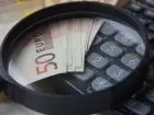 Weksel - banknoty na kalkulatorze pod lupą