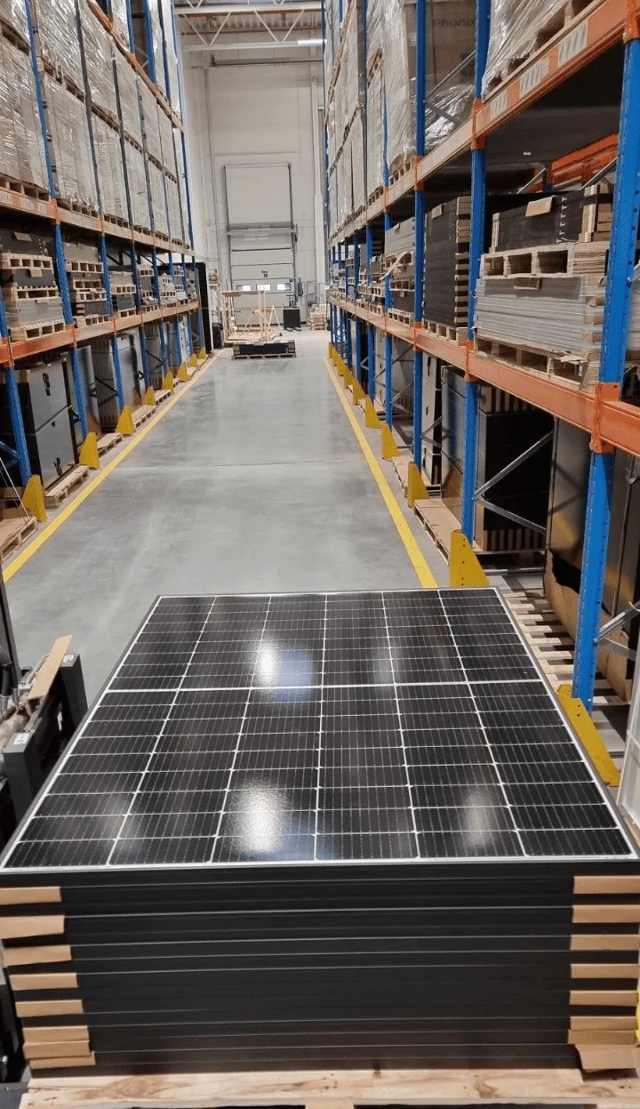 Dystrybutor fotowoltaiki - Panele fotowoltaiczne - hurtowe rozwiązania solarne o wysokiej wydajności, trwałości i szybkiej dostawie dla instalatorów w Europie.
