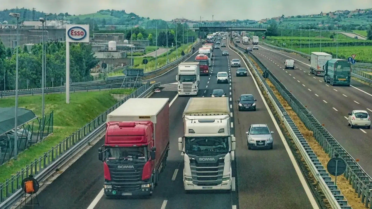 Firma transportowa - samochodoy osobowe i ciężarowe na trasie
