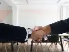 Pytania na rozmowie kwalifikacyjnej - podanie dłoni