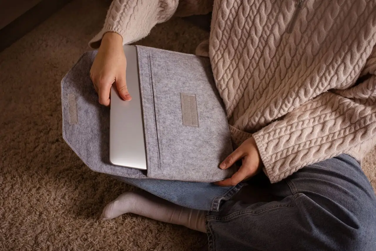 pokrowce-na-laptopy-jako-element-wyposazenie-nowoczesnego-pracownika