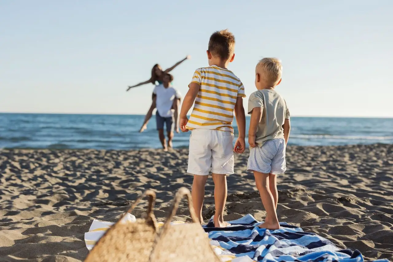 czy-warto-zwiedzac-hiszpanskie-wybrzeze-z-malymi-dziecmi-wynajetym-samochodem