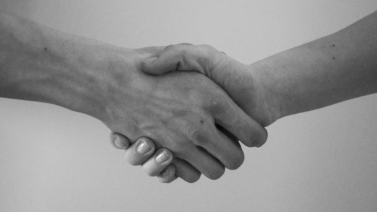 Umowa - podanie o przedłużenie umowy o pracę wzór doc - podanie dłoni