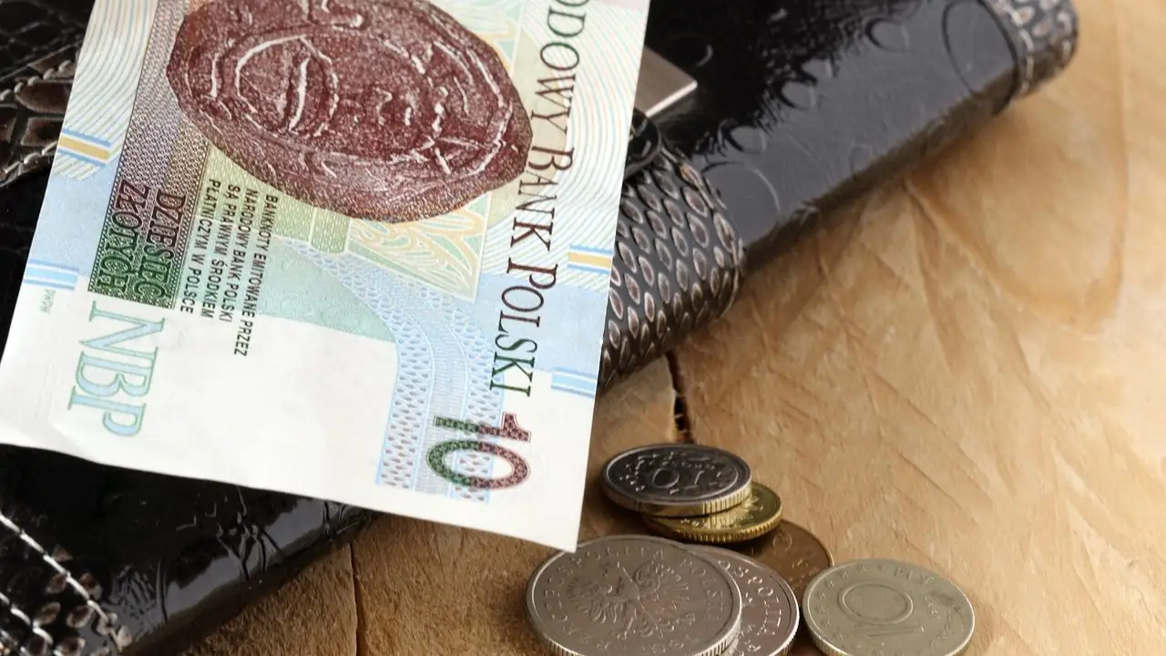 Najniższa krajowa 2026 - banknot polski i portfel