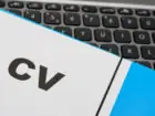 Szukać pracy w internecie, wysyłać swoją kandydaturę cv