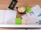 Nowy Sącz praca - dokumenty na stole, kawa, kalendarz i smartfon