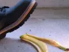 Wzorst odszkodowania za wypadek przy pracy - nadepnięcie na skórkę od banana