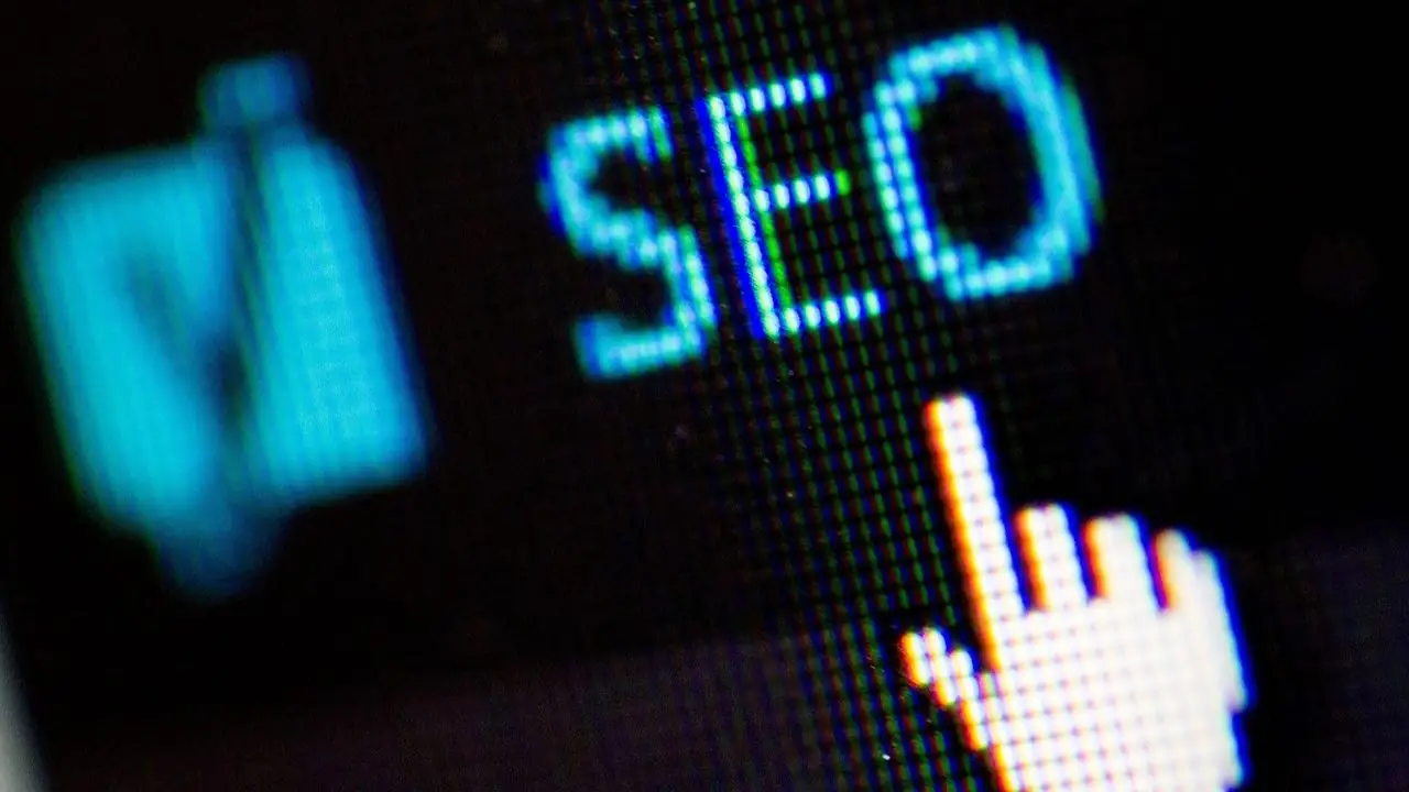 Pozycjonowanie Toruń - napis SEO na ekranie