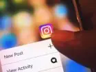 Jak zarabiać na Instagramie - ikona Instagram na ekranie telefonu