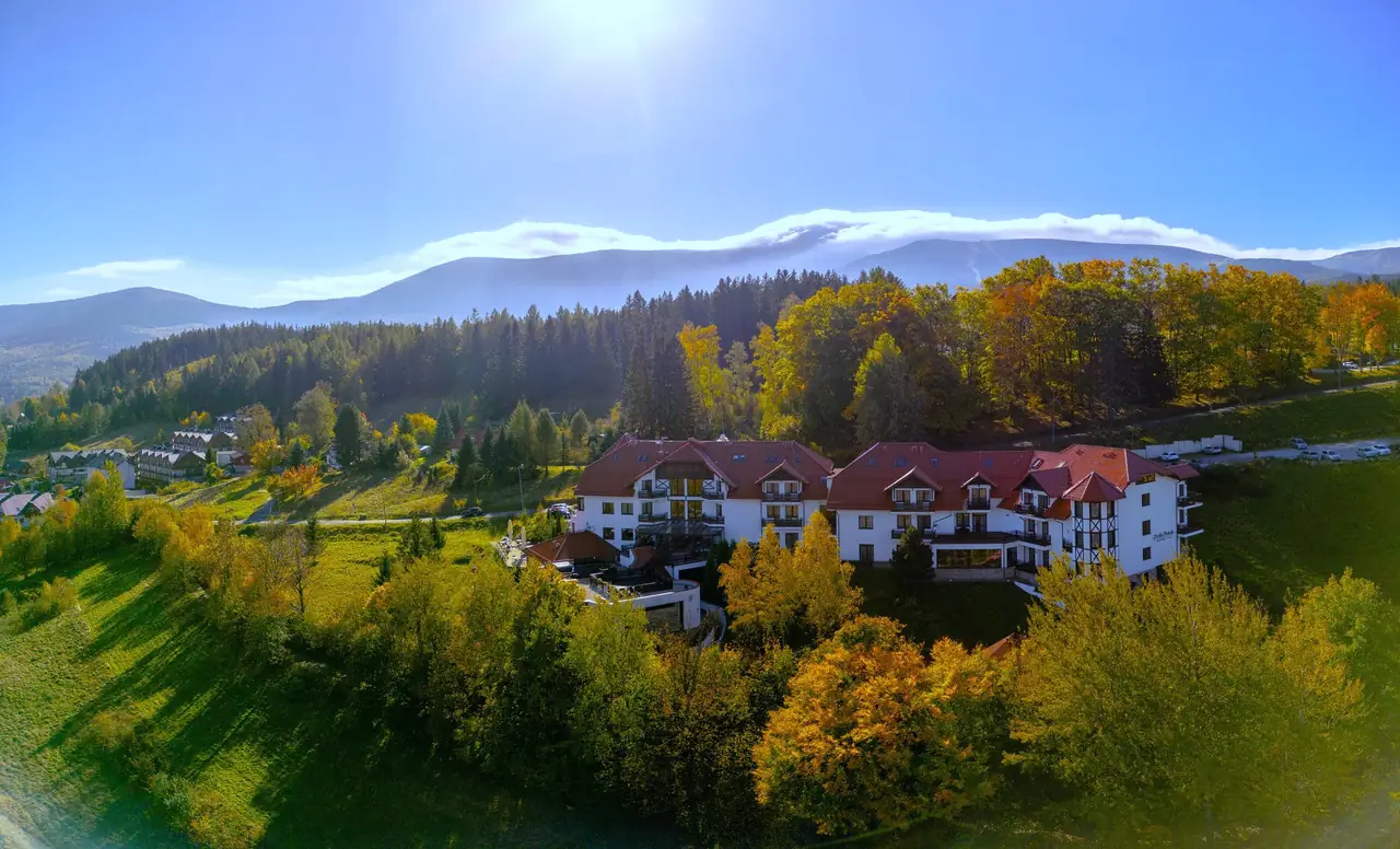 Hotel Dziki Potok w Karpaczu otoczony naturą – idealne miejsce na wyjazdy integracyjne i konferencje w górach.