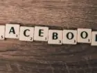 Jak stworzyć stronę na Facebooku - napis Facebook z klocków
