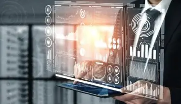AI Act -cyfrowy ekran sterowany przez mężczyznę
