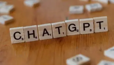ChatGPT bez logowania -napis CHATGPT z klocków