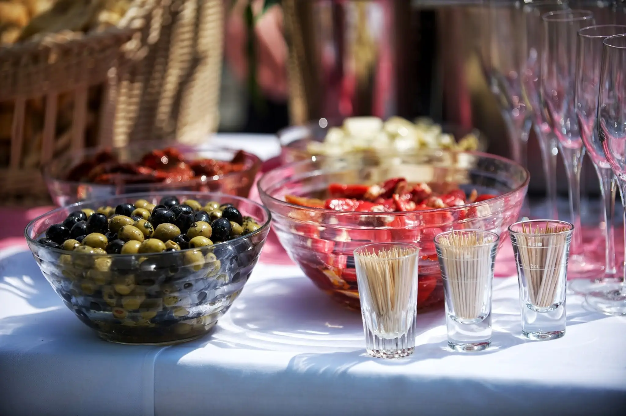Na zdjęciu znajduje się - kompozycja reklamująca restaurację - przykład marketingu dla gastronomii