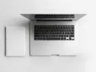 Perplexity AI - laptop i notatnik
