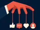 User generated content co to - dłoń z reakcjami social media na sznurkach