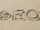 Zasady SEO - napis SEO na piasku